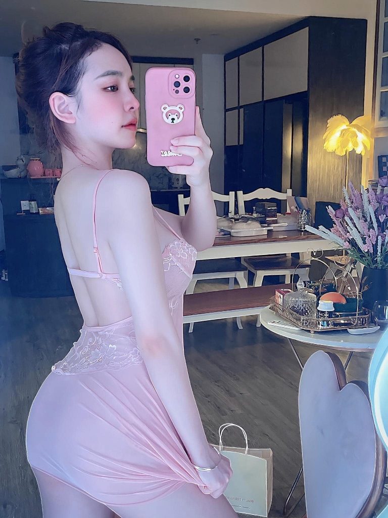 Ảnh Nữ Cute Đeo Kính Sức Hút Không Thể Cưỡng Lại Của Vẻ Đẹp Quyến Rũ Mùa Hè