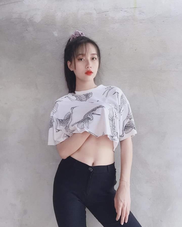 Ảnh Bikini Gái Xinh Bí Quyết Tỏa Sáng Duyên Dáng Từ Phong Cách Đến Sức Khỏe