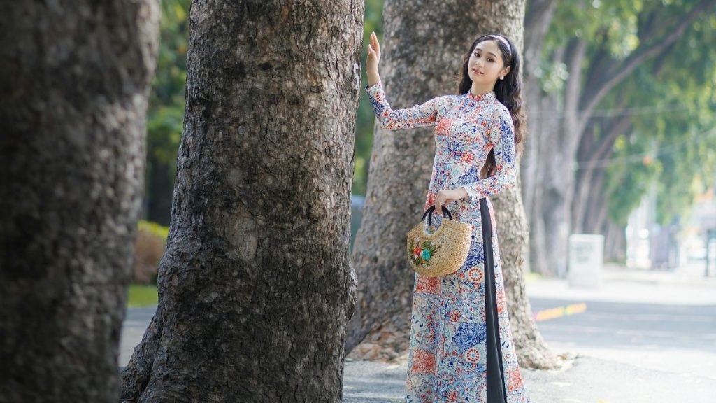 Gái Xinh Việt Nam Trong Váy Ngắn – Tỏa Sáng Phong Cách Quyến Rũ Và Tự Tin